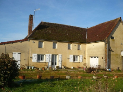 MAISON ANCIENNE A RAFRAICHIR INTERIEUREMENT