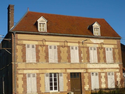 MAISON ANCIENNE A RAFRAICHIR INTERIEUREMENT