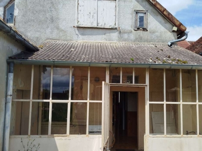 MAISON ANCIENNE A RAFRAICHIR INTERIEUREMENT