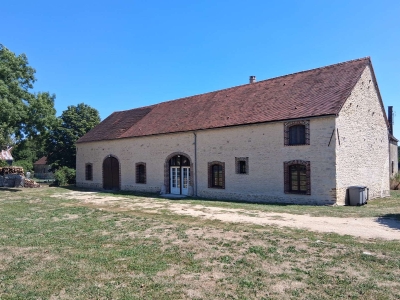 MAISON ANCIENNE EN PIERRES APPARENTES A FINIR D'AMENAGER